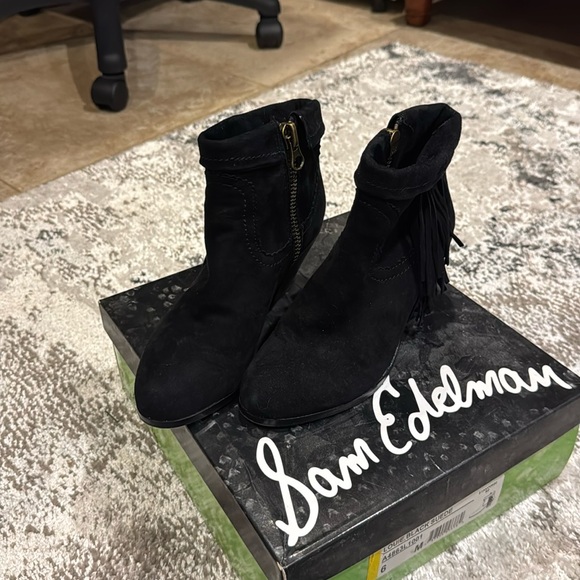 Sam Edelman Louie black suede size 6 there is fringe on the sides - Picture 1 of 3